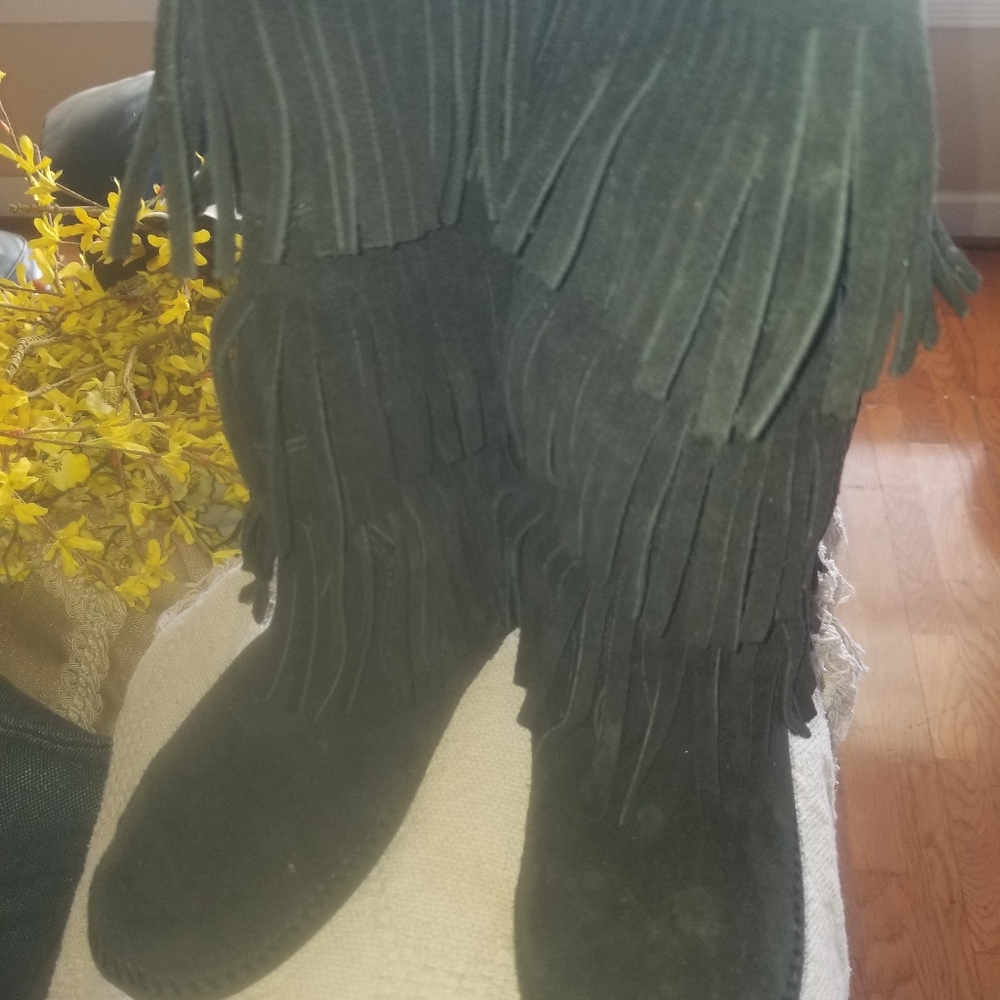 Minnetonka size 9